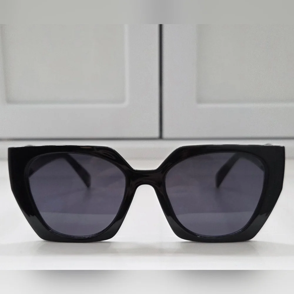Oversized Black Angular Cat Eye Sunglasses NWOT Thick Frame Designer Look